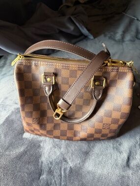 Louis Vuitton speedy 25 with strap